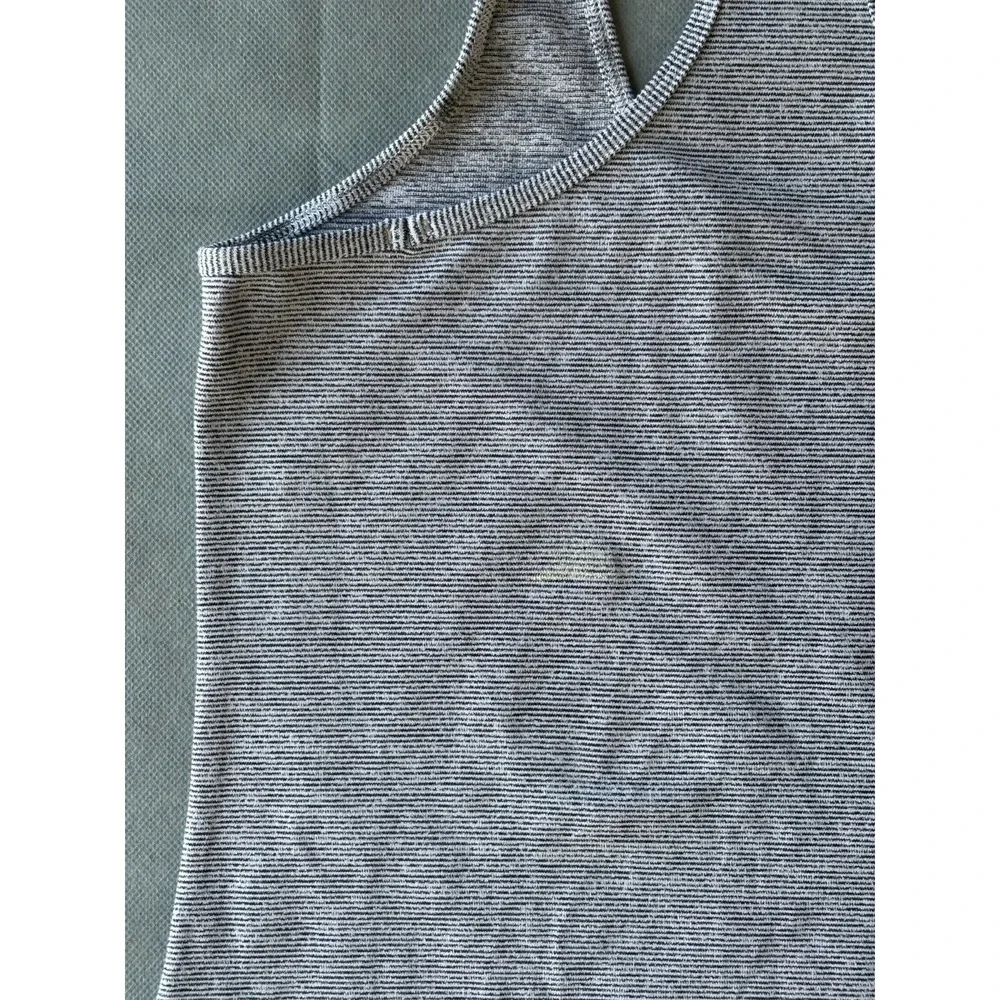 Lululemon Tank Top Women ‎ Sz 0 Gray Striped Scoop Neck Racerback Performance